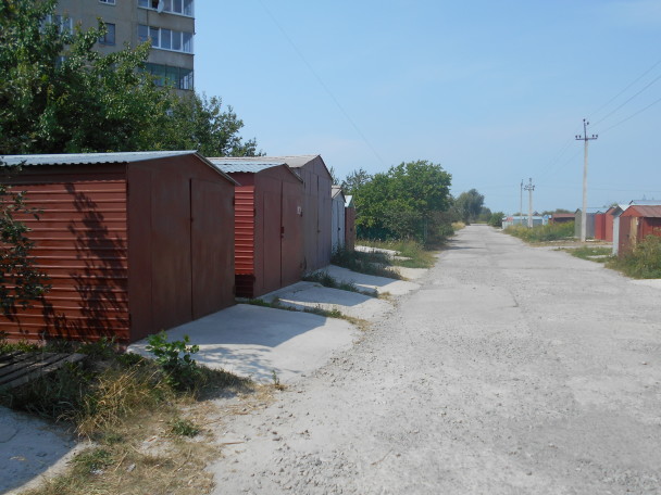 У селищі продовжують самовільно захоплювати землю під гаражі2