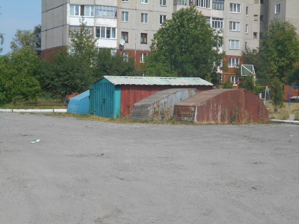 У селищі продовжують самовільно захоплювати землю під гаражі3