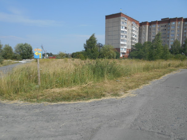 У селищі продовжують самовільно захоплювати землю під гаражі4
