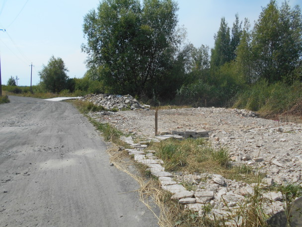 У селищі продовжують самовільно захоплювати землю під гаражі5
