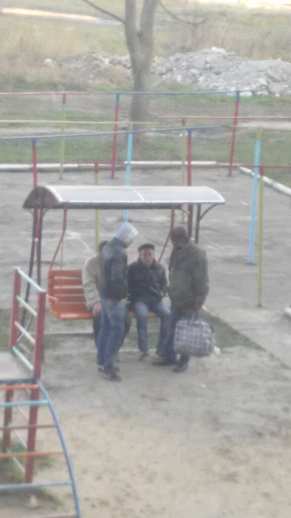 На Молодіжній, 40 у Квасилові продають смогонку прямо з вікна2