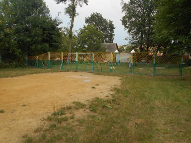 Футбольний майданчик на «Піщанці» відгородили від дитячого2